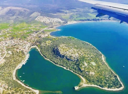 Arkeoloji Bölümü öğretim üyeleri başkanlığında sürdürülen Knidos, Anemurium, Iasos, Herakleia-Latmos, Ksanthos-Letoon ve Gökhöyük'teki Arkeolojik çalışmalar bir çok alanda titizlikle yürütülmektedir.